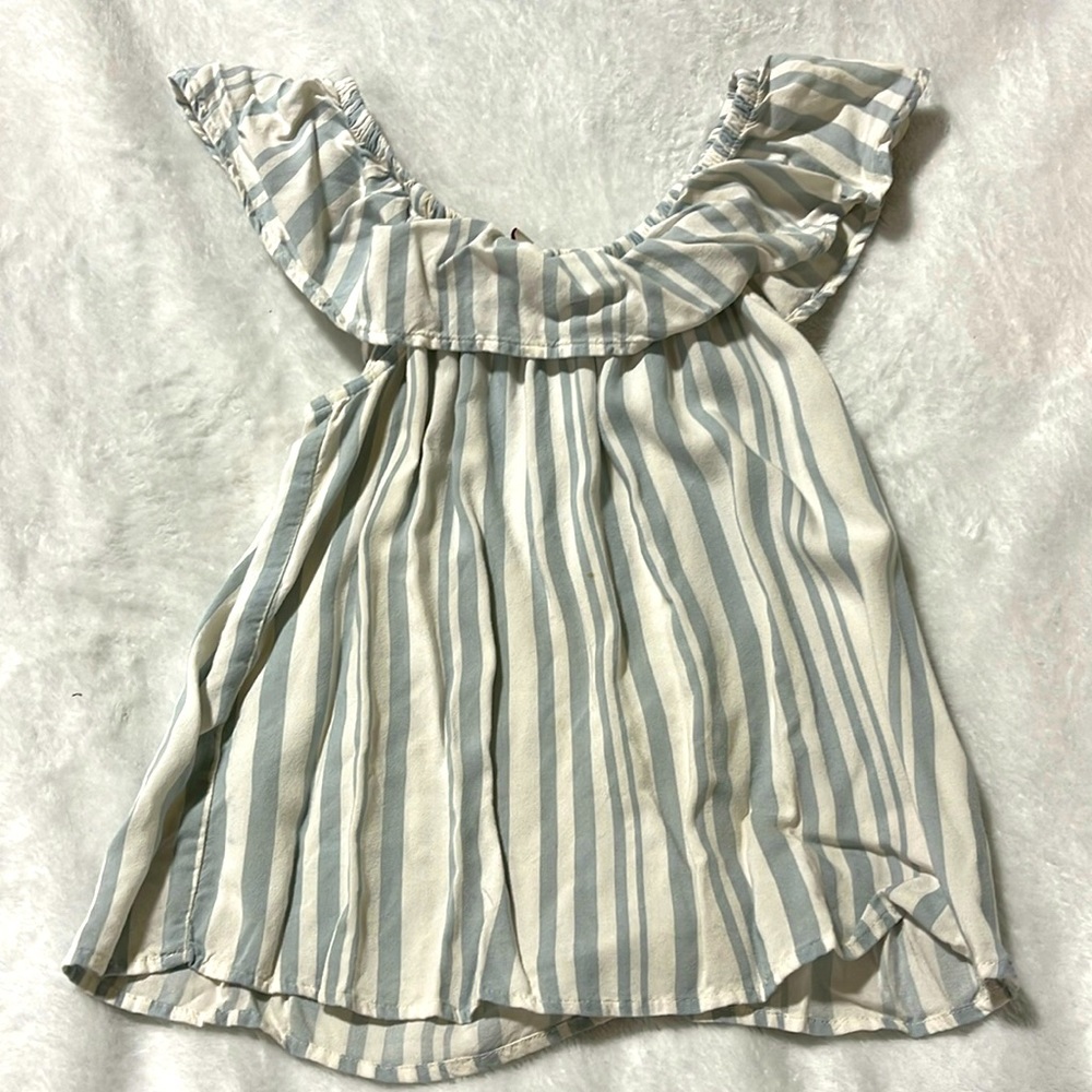 Off shorter girls, cute blouse.
